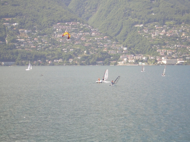  Una vela en medio del lago 